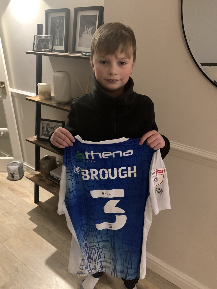 Quinbo9's tweet photo. Big point for @BarrowAFC today and thanks to @patrickbrough_  the cumbrian carlos for making his No1 fans day 👏🏻 https://t.co/KQt64ZjQ8C