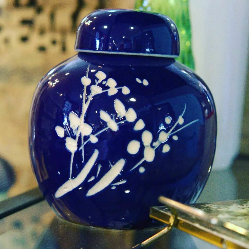 NoHope4Me's tweet photo. From a more civilized time 

#crfgn 
#pottery 
#glazed 
#needfulthings 
#beauty https://t.co/6OgMvFaJsr