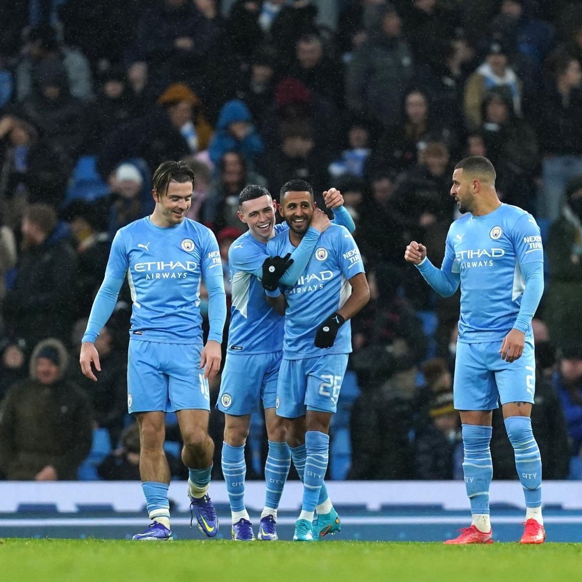 Mahrez22's tweet photo. Great performance today again, on to the next one 💪🏼 (this right foot 🤦🏻‍♂️😂😂) https://t.co/sasYzCnT6G