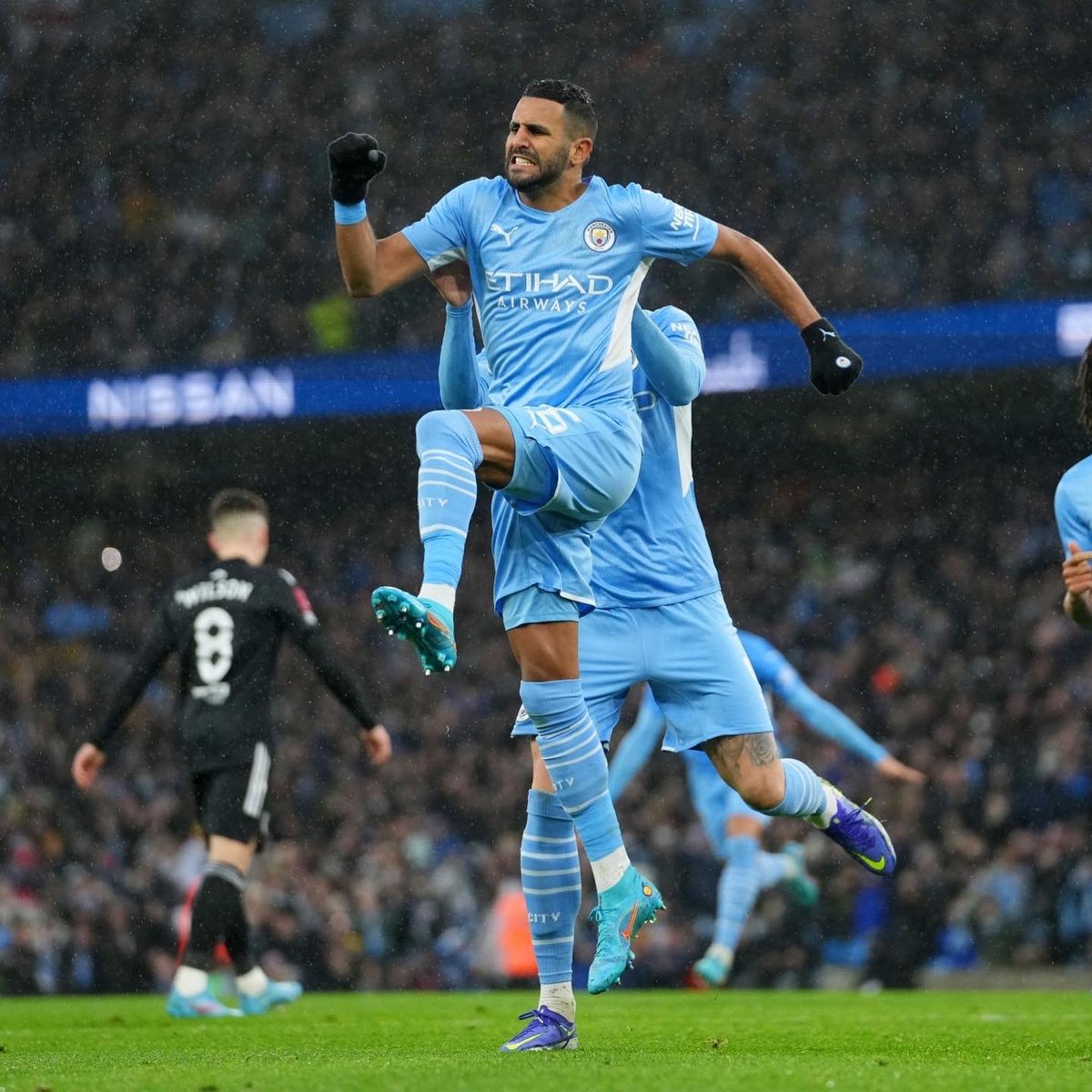 Mahrez22's tweet photo. Great performance today again, on to the next one 💪🏼 (this right foot 🤦🏻‍♂️😂😂) https://t.co/sasYzCnT6G