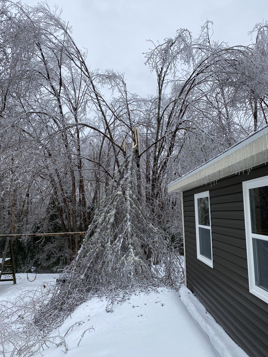 YHZcommuter's tweet photo. #NSstorm #NSicestorm last night quite something! Middle Sackville @nspowerinc power out since about 330pm @Eastlink phone lines down too. Worst ice storm I’ve witnessed @weathernetwork gave a good heads up #StaySafe https://t.co/bqR6zPWtsd
