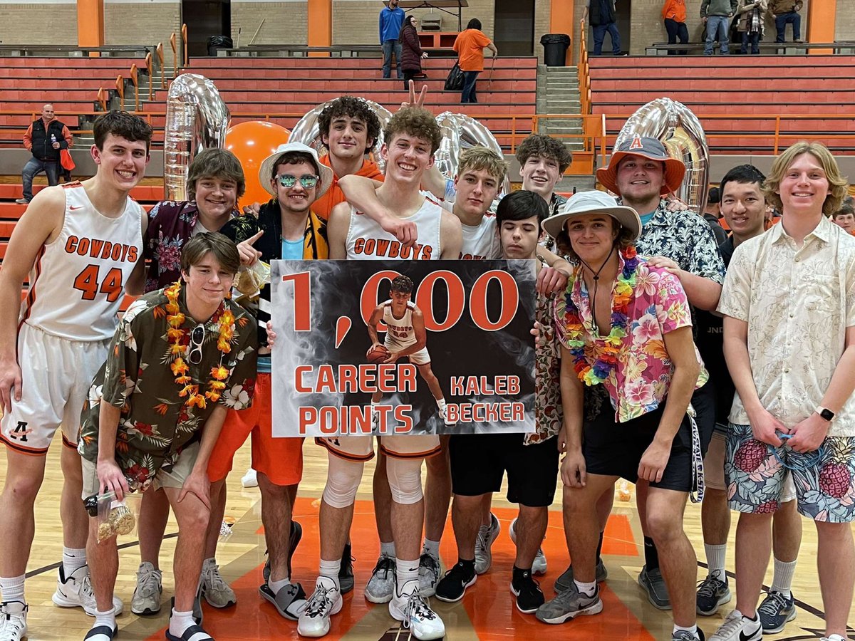 Kaleb_Becker34's tweet photo. I can’t begin to express how grateful I am for this opportunity. God has truly blessed me, and I wish I could begin to thank everyone who has made this moment possible. I have been given the greatest supporters I could ever ask for, thank you.🧡🤍 https://t.co/JN1fCDTrQg