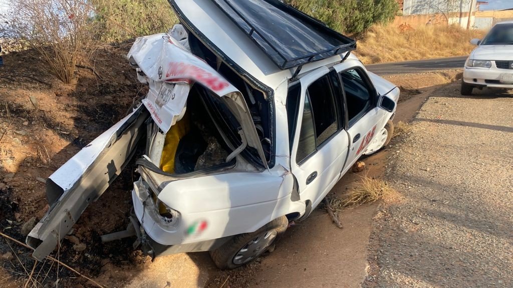 cuartodemillamx's tweet photo. Y mientras la 4t quiere que vivamos con #tsurus eléctricos... esta es la realidad de ese coche 👇👇
Un auto Inseguro por donde se le vea. https://t.co/PAdgasoIT5