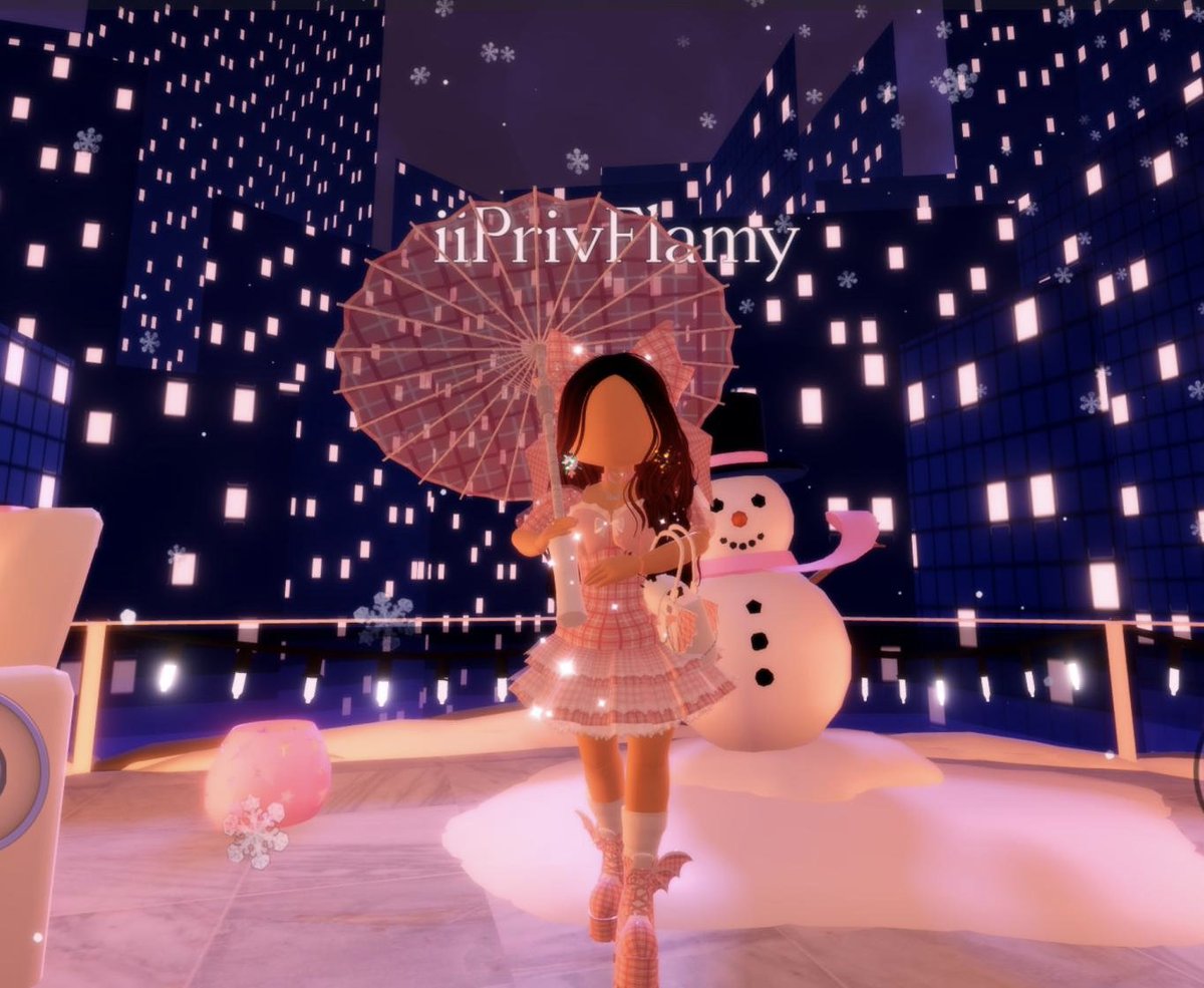 iiPrivFlamy's tweet photo. Hii!! Just here to share some photoshoots :D hope you appreciate it <3

My valentines outfit !! Rate it 1-10
(the glows are so bright oh god used my tablet for the photos qual might be low)
#royalehigh https://t.co/lD7my7FQ0y