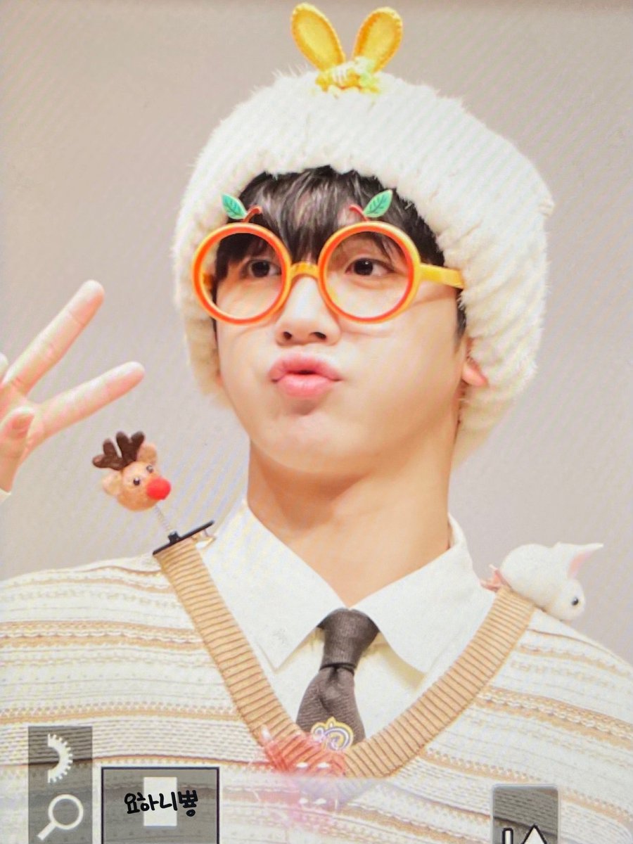 YOHANI_PP's tweet photo. 220205 #WEi 시그 팬사인회 #김요한

내 이름은 김ㅋ잼ㅋ민ㅋ
#KIMYOHAN #YOHAN @WEi__Official https://t.co/QsnWZKVD6B