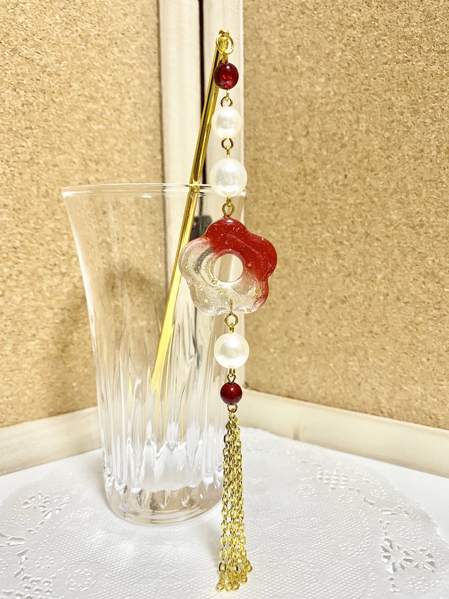 samokitisamon's tweet photo. 昔作ったやつのちょっと色違うバージョンです。

https://t.co/hSPd1mvrSz

#ハンドメイド
#レジン
#簪 https://t.co/gj21FJDVA1