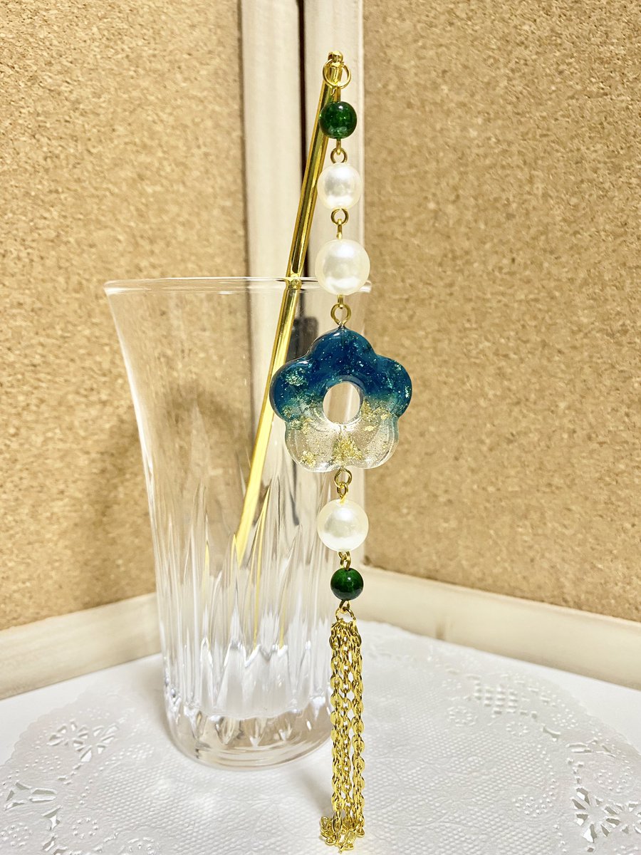 samokitisamon's tweet photo. 昔作ったやつのちょっと色違うバージョンです。

https://t.co/hSPd1mvrSz

#ハンドメイド
#レジン
#簪 https://t.co/gj21FJDVA1