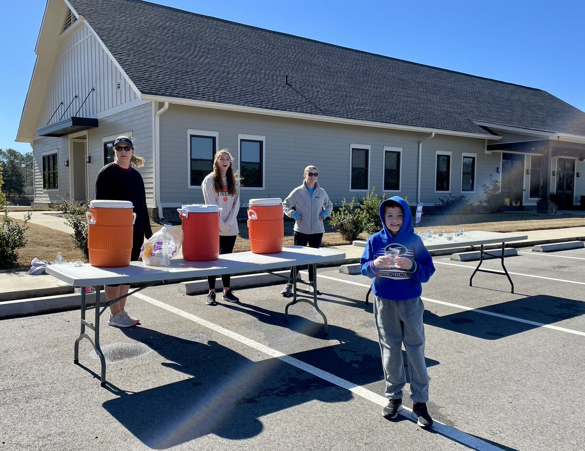 DNunnnery's tweet photo. Enjoyed the WingMen 5K! #RTEfly https://t.co/sBDBJD8Gg5