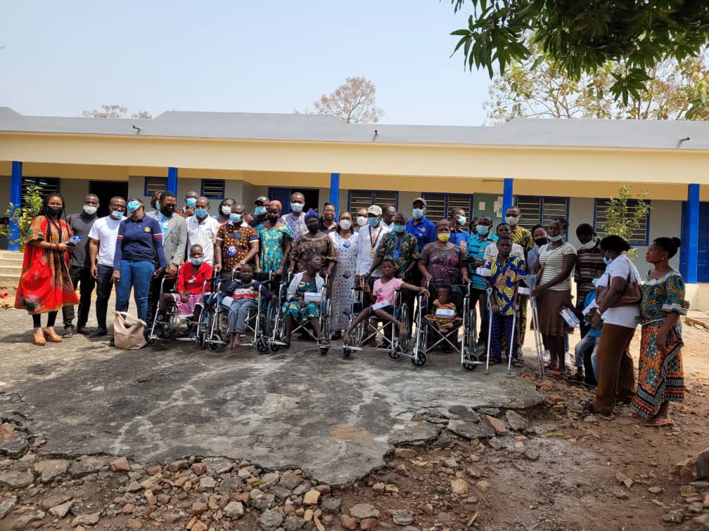 SewouA's tweet photo. Chers amis, aujourd’hui nous étions à ATAKPAME, pour notre action de dons aux enfants handicapés moteurs de l’association AcEPT(Action Egalité de Chances Pour Tous). #Rotary #ServirPourChangerDesVies https://t.co/PueSEOu3QL