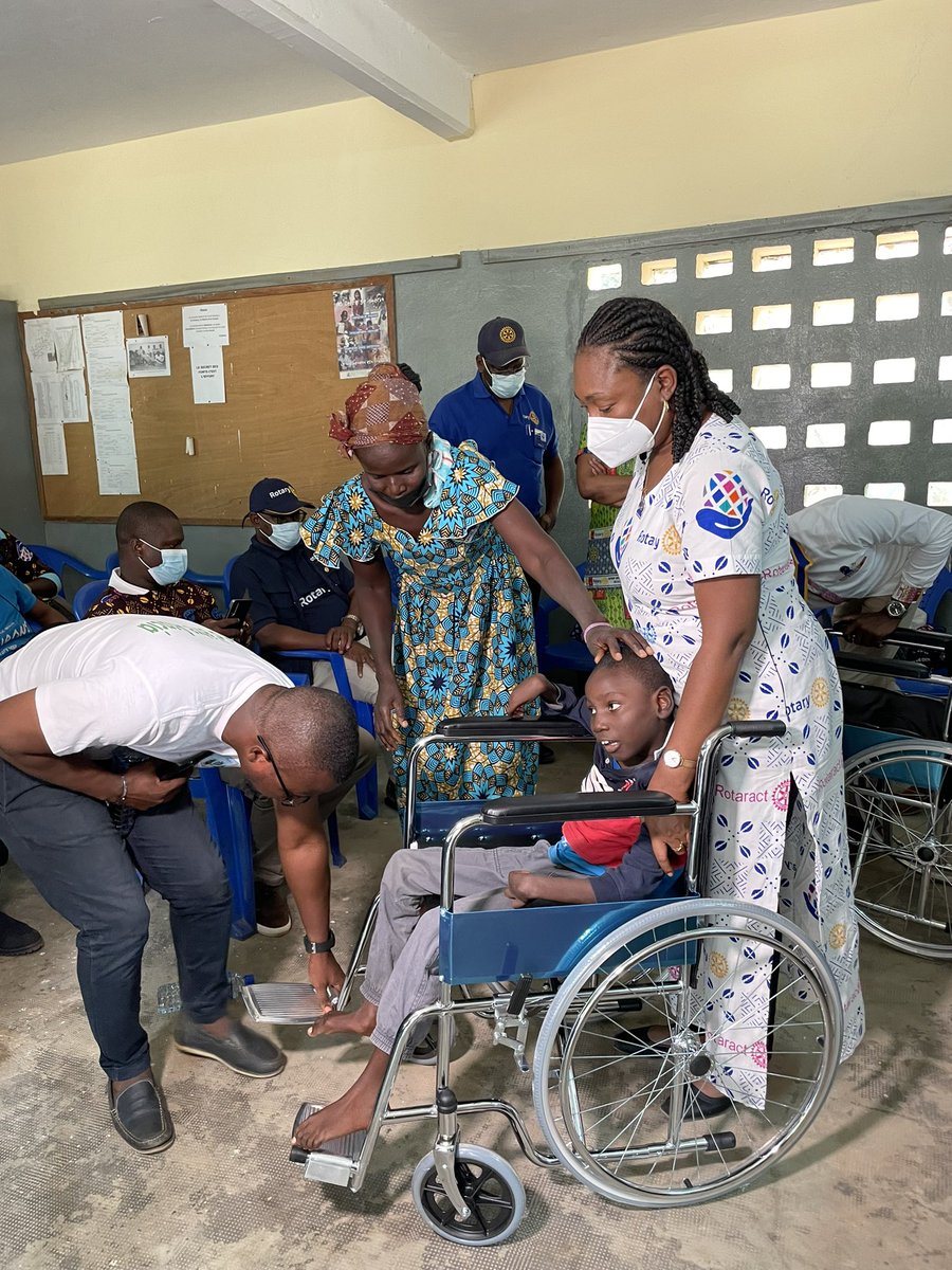 SewouA's tweet photo. Chers amis, aujourd’hui nous étions à ATAKPAME, pour notre action de dons aux enfants handicapés moteurs de l’association AcEPT(Action Egalité de Chances Pour Tous). #Rotary #ServirPourChangerDesVies https://t.co/PueSEOu3QL