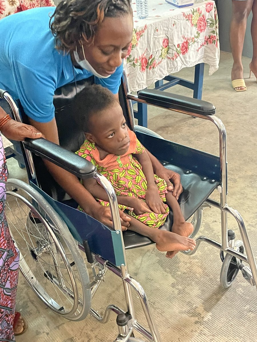 SewouA's tweet photo. Chers amis, aujourd’hui nous étions à ATAKPAME, pour notre action de dons aux enfants handicapés moteurs de l’association AcEPT(Action Egalité de Chances Pour Tous). #Rotary #ServirPourChangerDesVies https://t.co/PueSEOu3QL