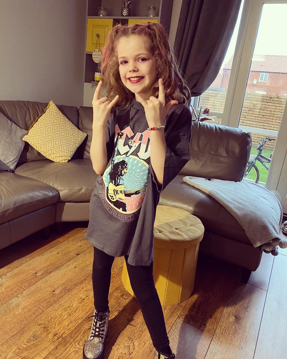 vicky62312891's tweet photo. My little rockstar 😍
Even made her own bracelets for the day!💕 https://t.co/K0y2gbe2UP