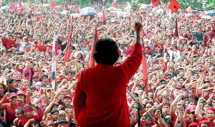vctrkmng's tweet photo. Terus membakar semangat tifosi Milan https://t.co/yh0SzAUXv4