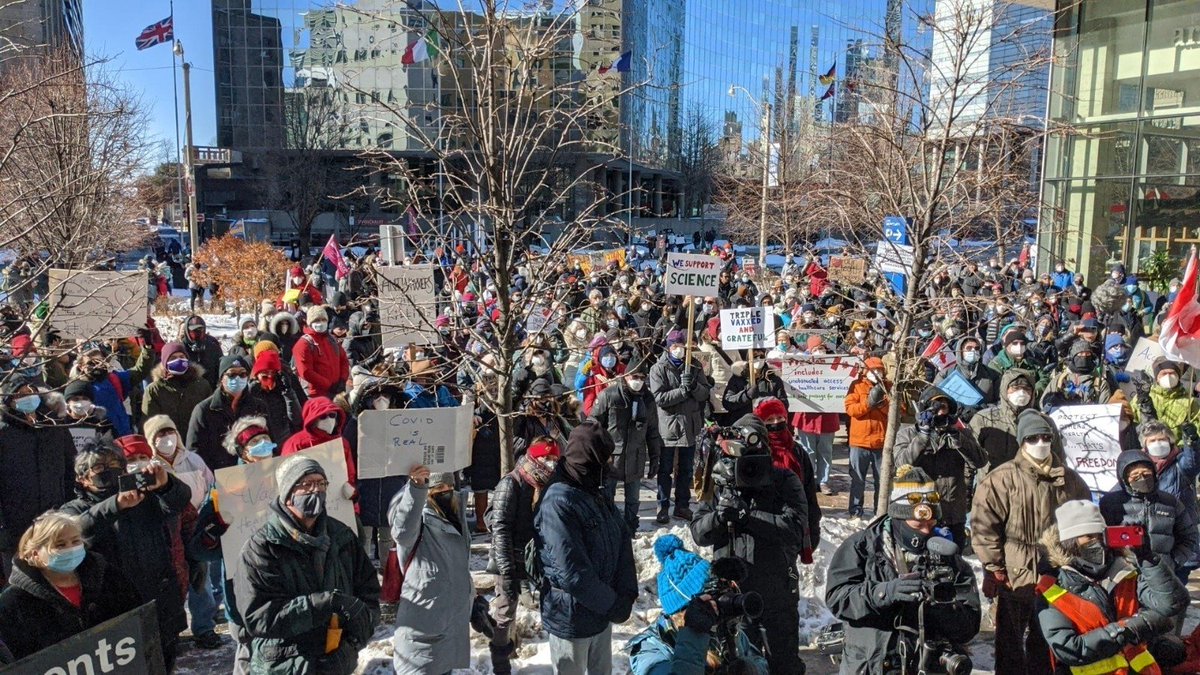 Treatment not threats. Health not hate.

We health workers refuse to hide. We health workers will never hide.

Access to healthcare in Toronto and across Canada should never be compromised! ✊🏾