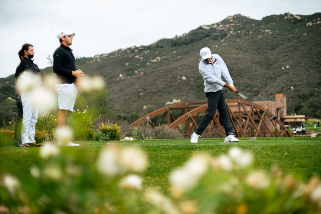 PechangaCasino's tweet photo. It's #NationalPlayOutsideDay, which means it’s a great day for golf!
Last month, @uscmensgolf played a round at our infamously challenging course! 🏌🏻♂️⛳
#Pechanga #PlayOutside #Resort #Casino #Golf #USC #Trojans #USCGolf #PlayOutsideDay #JourneyAtPechanga #Journey #Temecula https://t.co/356ScFCifI