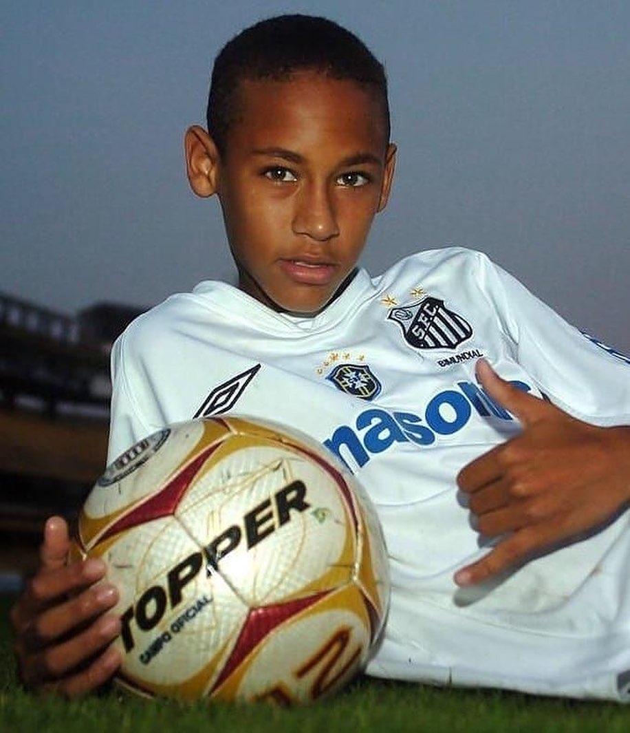 pedestrian's tweet photo. happy birthday Neymar Jr 🐐 https://t.co/nILYYgdrOK