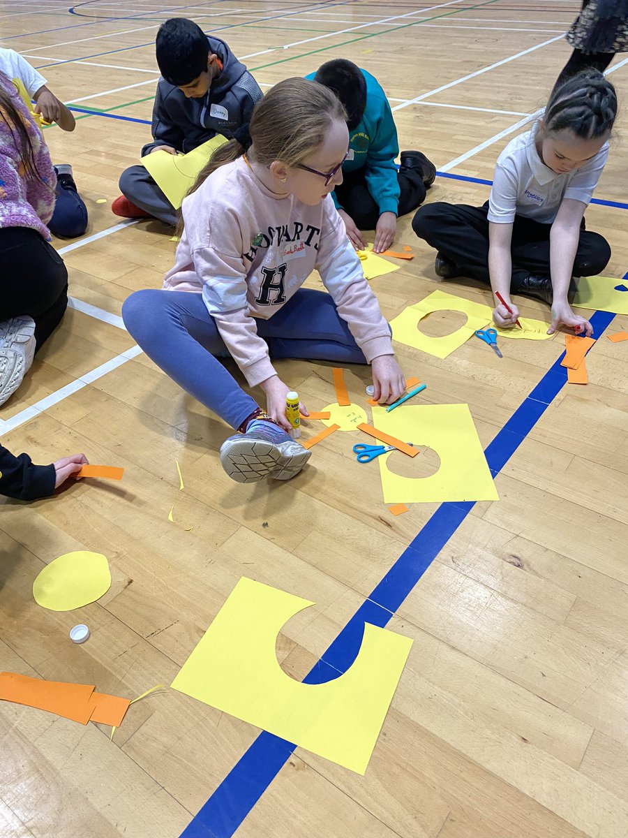 SteveFerrissOAC's tweet photo. Busy week in work finished off with the #HealthChampions workshop. 70 young people learning how they can support their own and peers Mental Wellbeing. 

Thanks to all the organisations that supported. @OCLactive @OldhamCouncil @mahdloyouthzone @YHOldham @oldhamssp @OldhamYC https://t.co/Du5EZ9WA56