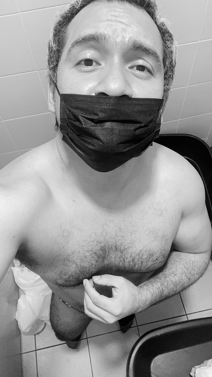 Monterosado's tweet photo. ¿Me mandan de traslado en trusa? #netasepasan #goey #covidyabasta #tired #cansado #septico https://t.co/Nou6sGVswZ