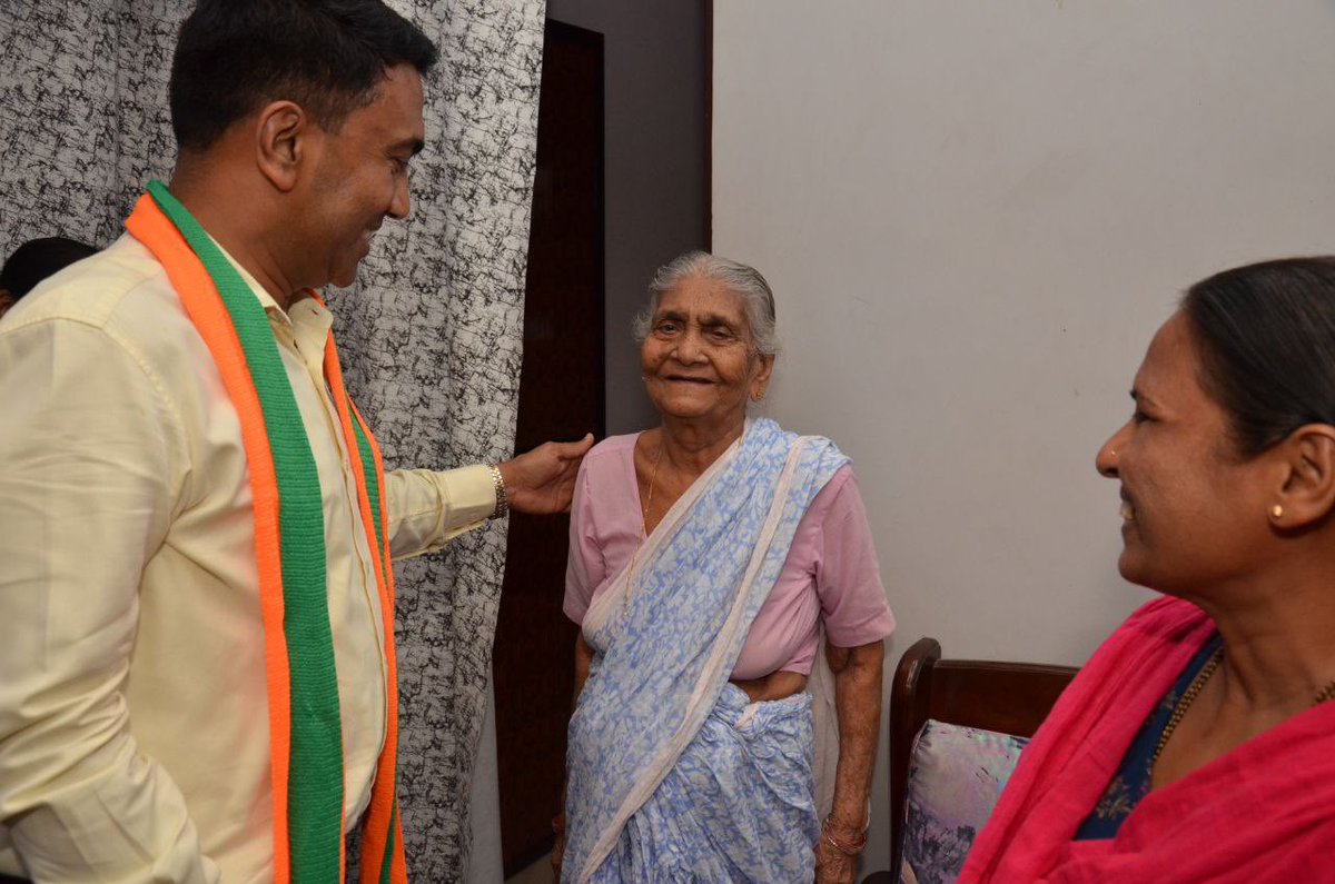 DrPramodPSawant's tweet photo. Interacted with the people in #ShirodaConstituency along with @BJP4Goa candidate for Shiroda, @subhashshirodkr.
People's support and love is overwhelming. #BJP4Goa #GoaElections2022 https://t.co/6dNKEL3HdW