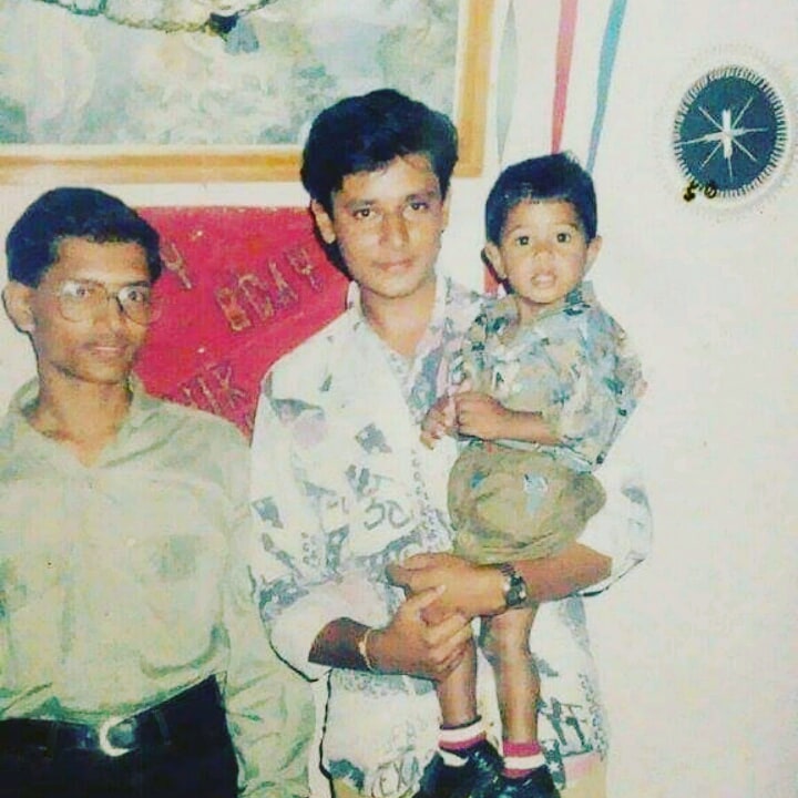 RagK_Creations's tweet photo. ಯಾರು ಕಾಮೆಂಟ್ ಮಾಡಿ?!? 🤔
.
#ragkcreations 👈 follow ಮಾಡಿ👍
.
.
.
.
.
.
.
.
#kannadasuddigalu #ragkcreations #kannada #Sandalwood #darshan #dasadarshan #dasa #challenging #star #dboss #challengingstardarshan #dbosskingdom #boxofficesulthan #bengaluru #mandya #jaikarnataka 💛❤️ https://t.co/hmox8u2bgy