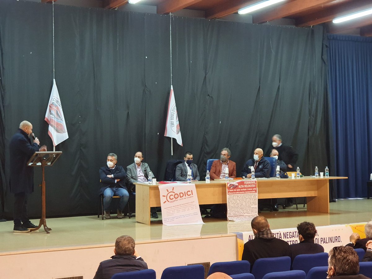 ambrosiocodici's tweet photo. Questa mattina, a Sapri, per parlare di #altavelocita ferroviaria e ribadire che da Salerno a Reggio Calabria deve passare per la linea costiera storica.
@RFI @CODICIassconsum #PNRR #tav #codicampania https://t.co/bDVcGjmcmA
