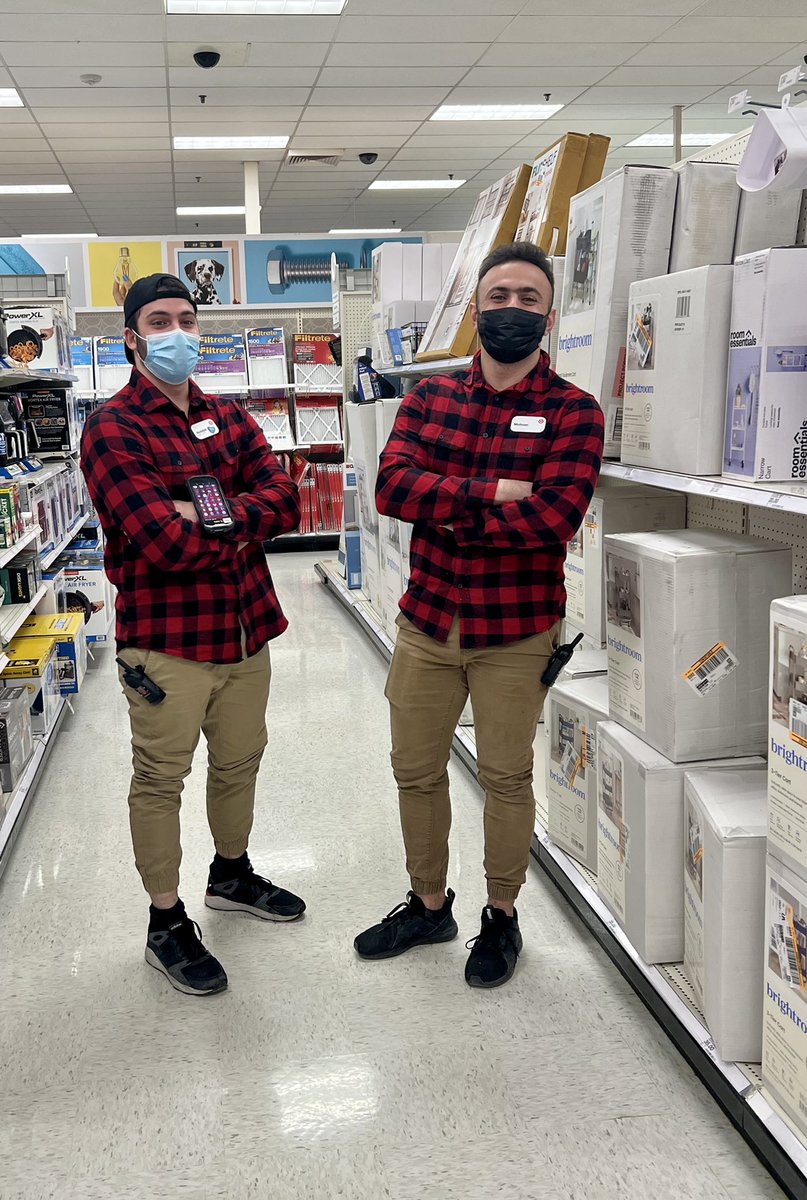 LizzyC1313's tweet image. These two bring the energy to GM everyday! Today they are twinning while crushing the truck! Thank you for all you do for #T0353 Abdallah and Mohsen! #CareGrowWinTogether! #DreamTeam @AmandaT0353 @Bridget_Hughes9 @TGT_Tumminello @ChabanMo @AlainaAzar