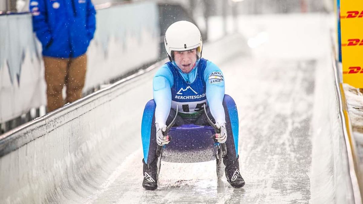 ⛷️ VERÓNICA RAVENNA ⛷️ 

👉 En su infancia se mudó a Canadá y durante una excursión escolar se enamoró del luge, una modalidad de descenso en trineo

🇦🇷 A los 14 años, sufrió una lesión en la clavícula mientras entrenaba con la selección canadiense y ahí la llamaron de Argentina