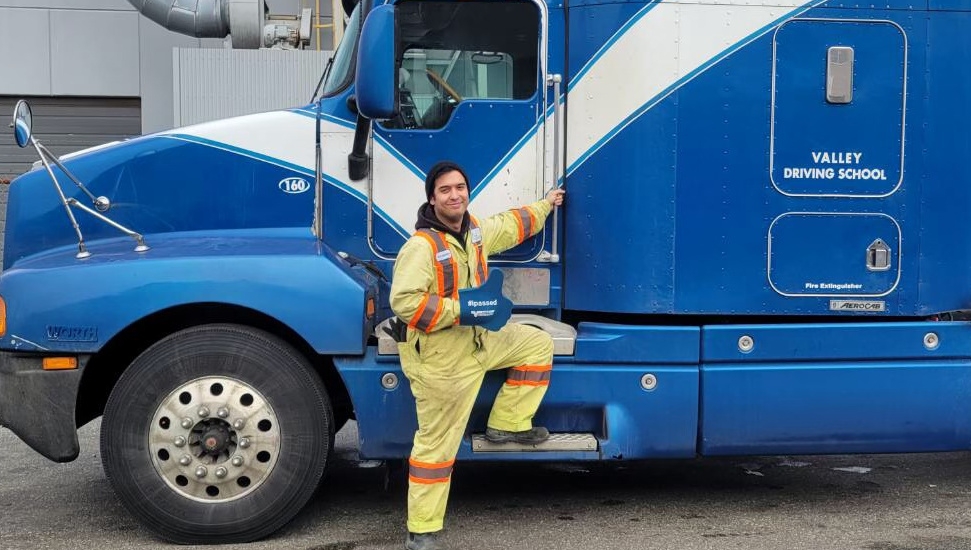valley_driving's tweet photo. Congratulations Julian! ππ Enjoy your new licence and have fun in the trucking industry! #ipassed #SuccessSaturday #truckerlife #learnwithvalley https://t.co/vjr0LuHMvH