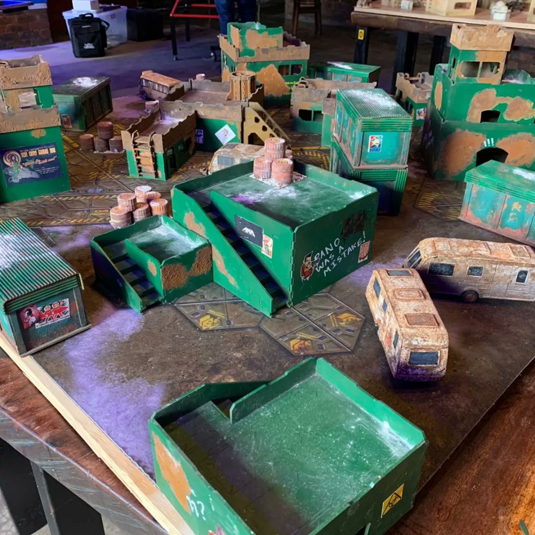 Finally got the give Spider City, Sandy Bottom and the lovely homestead of Fenya a run.

#infinityterrain #Atek #wargaming #InfinityTheGame