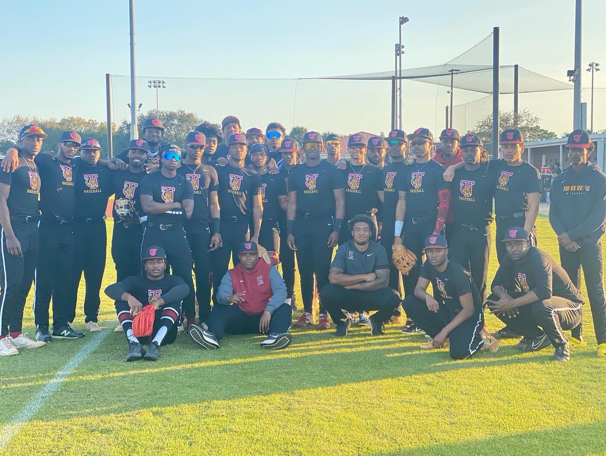 MBPPrez's tweet photo. For the last 15 years I’ve spent my birthday competing on the diamond in a Tuskegee uniform. Wouldn’t rather be anywhere else on this day!
Beside I share a birthday with the 🐐 Henry “Hank” Aaron. I was destined to be on the baseball field.
#squadbehindme
#happybirthdaytome https://t.co/p9lSHUGWU5