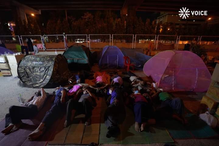 ประเทศที่กำลังเข้าสู่ Aging society แต่คนเฒ่าคนแก่ที่ถูกเรียกว่ากระดูกสันหลังชาติยังต้องออกมาเรียกร้องอยู่เลย
สวัสดิการชีวิต 600/เดือนว่าแย่แล้วยังต้องมาเรียกร้องค่าผลผลิตจากหยาดเหงื่อตนเองอย่างไร้การเหลี่ยวแล
#ม็อบชาวนา