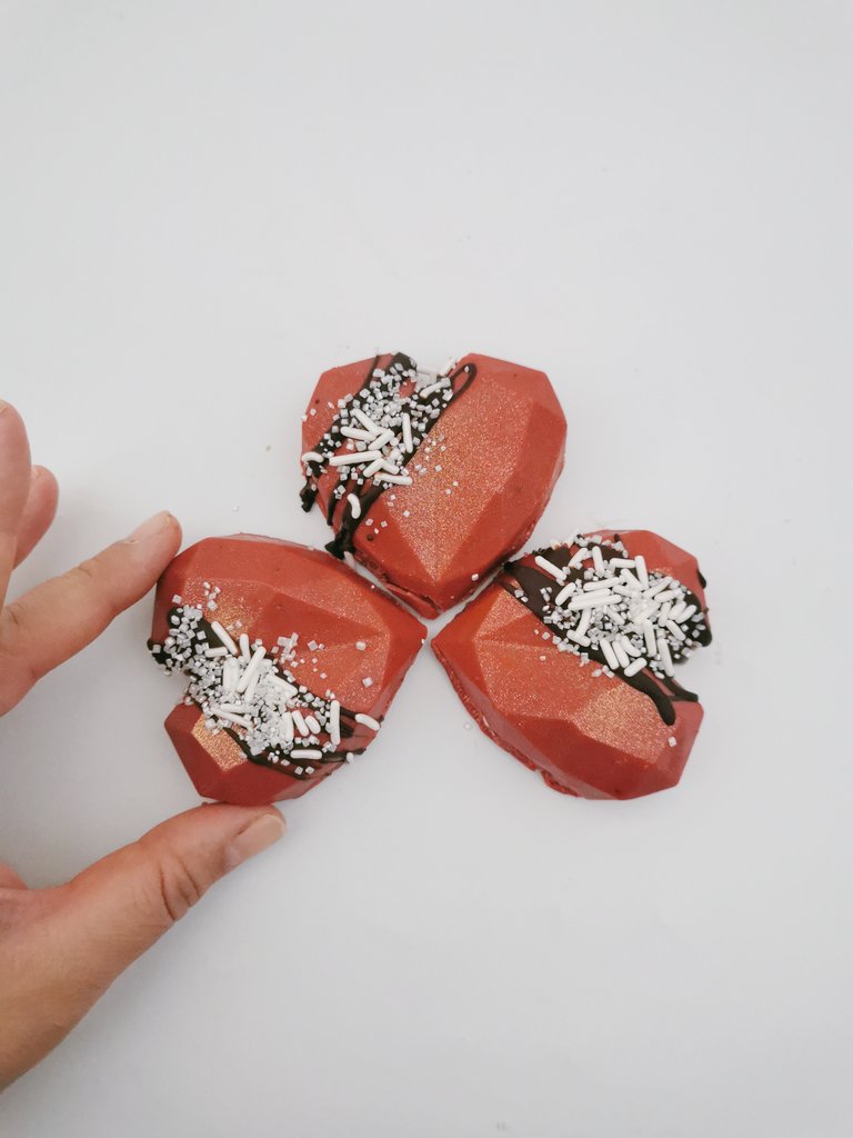 sidrajaved35's tweet photo. Valentines treat boxes available! DM for prices and orders. #eastlondon based. Collection only

❤️cupcakes 
❤️candy heart Biscuits
❤️Geo Hearts
❤️Mini cakes 

#14feb #ValentinesDay #ValentinesDay2022 #cupcakes #biscuits #geohearts #minicake #Mondayvibes #mondaymood #bakery #baker https://t.co/KqGsy6iVWE