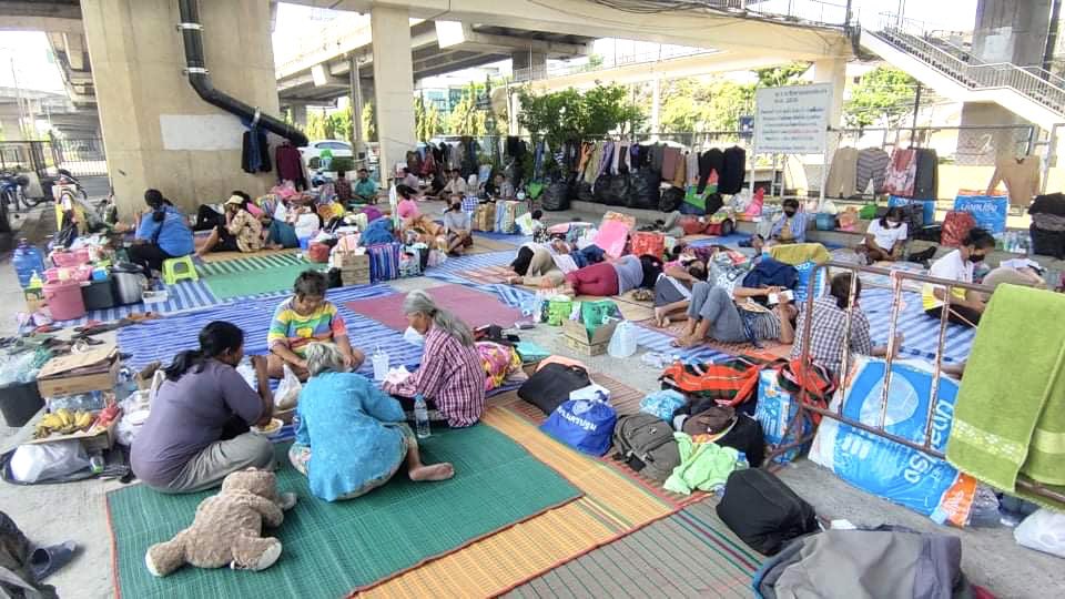 ขณะที่ ส.ส.ไม่มาทำงานจำนวนมาก แต่ได้กินเงินเดือนเต็มจำนวนพร้อมสวัสดิการค่าข้าวฟรี!
แต่เกษตรกรที่ต้องตากแดดตากฝน อาบเหงื่อต่างน้ำกลับต้องมาขาดทุนจากแรงงานผลผลิตของตนมาหลายต่อหลายปีแล้ว 
อย่าทอดทิ้งคนเหล่านี้ ช่วยกันดันแท็กให้กับคนที่ปลูกข้าวให้พวกเรากิน
#ม็อบชาวนา