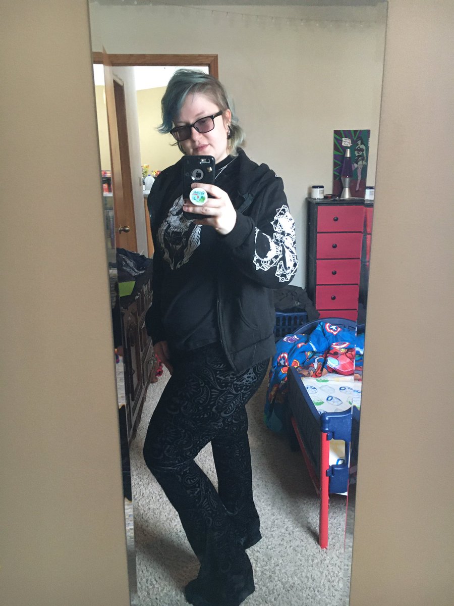 zombiecheshire's tweet photo. Todayβs outfit was kind of cute honestly
Shirt: @LoftyDogDesigns
Pants: @killstar
Sweatshirt: @RebelsMarket
Choker: @HotTopic
Earrings: moodygirl_accessories on IG
I also wore my Demonia boots with this look.
#thisisgoth https://t.co/HYSwR5egQX