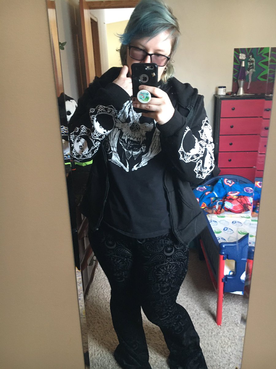 zombiecheshire's tweet photo. Todayβs outfit was kind of cute honestly
Shirt: @LoftyDogDesigns
Pants: @killstar
Sweatshirt: @RebelsMarket
Choker: @HotTopic
Earrings: moodygirl_accessories on IG
I also wore my Demonia boots with this look.
#thisisgoth https://t.co/HYSwR5egQX