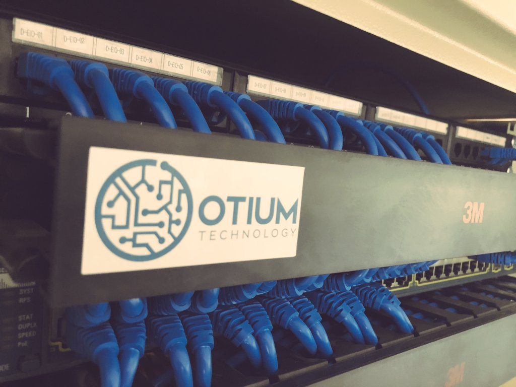 OtiumTech's tweet image. Cable managers are game changers. Satisfying 👌
#3M #networking #satisfying #clean #Cisco #server