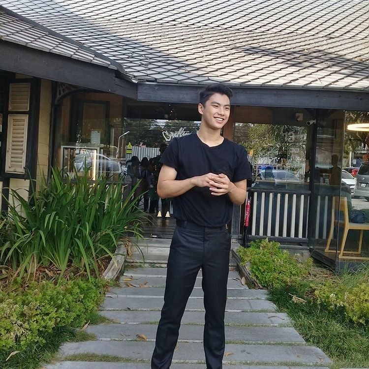 ohmkth's tweet photo. i screeamed hes really a giant baby look at himm!!
#ohmpawat
#TwitterTopic https://t.co/mlTbKPFjgm