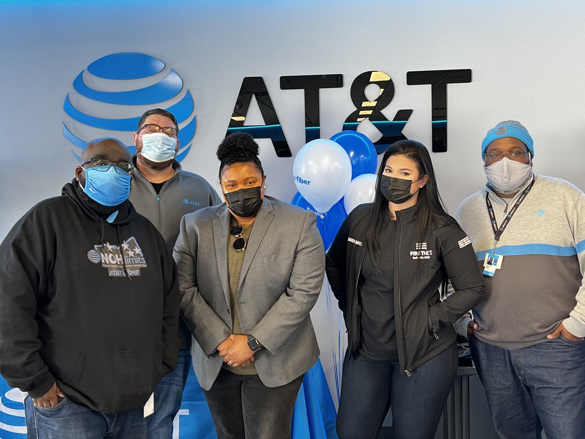 KrisBoyd425's tweet photo. Amazing grand opening of @mobility_ts store in North Ridgeville, Ohio. Thank you Mayor for a beautiful ribbon cutting! Now the real work begins 💪🏾 Can’t wait for the partnership! https://t.co/4rvUBIil9s