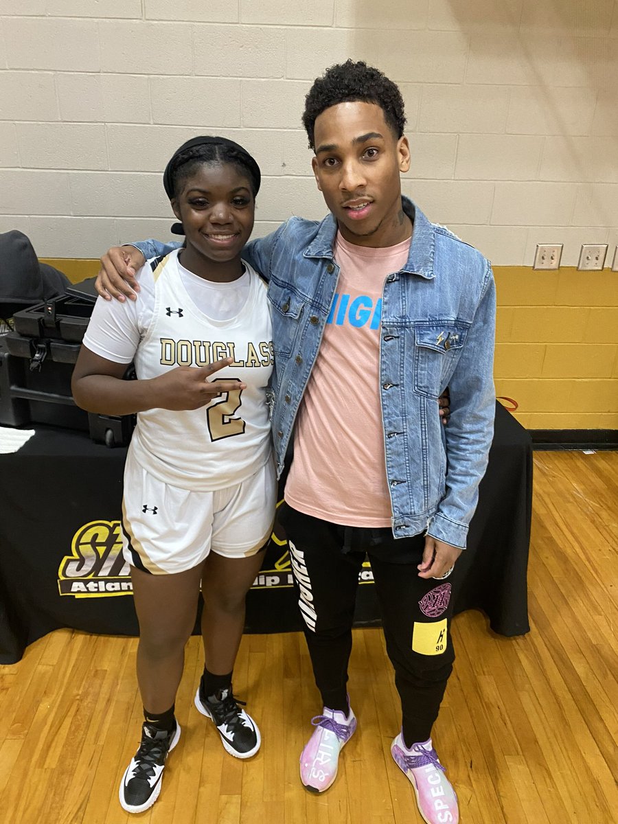 Thx <a href="/IAmFlyGuyDC/">The G.O.A.T. 🐐</a> ! We appreciate u bringing the <a href="/streetz945atl/">Streetz 94.5 ATL</a> team out to support Astro Excellence on senior night! 🖤💫