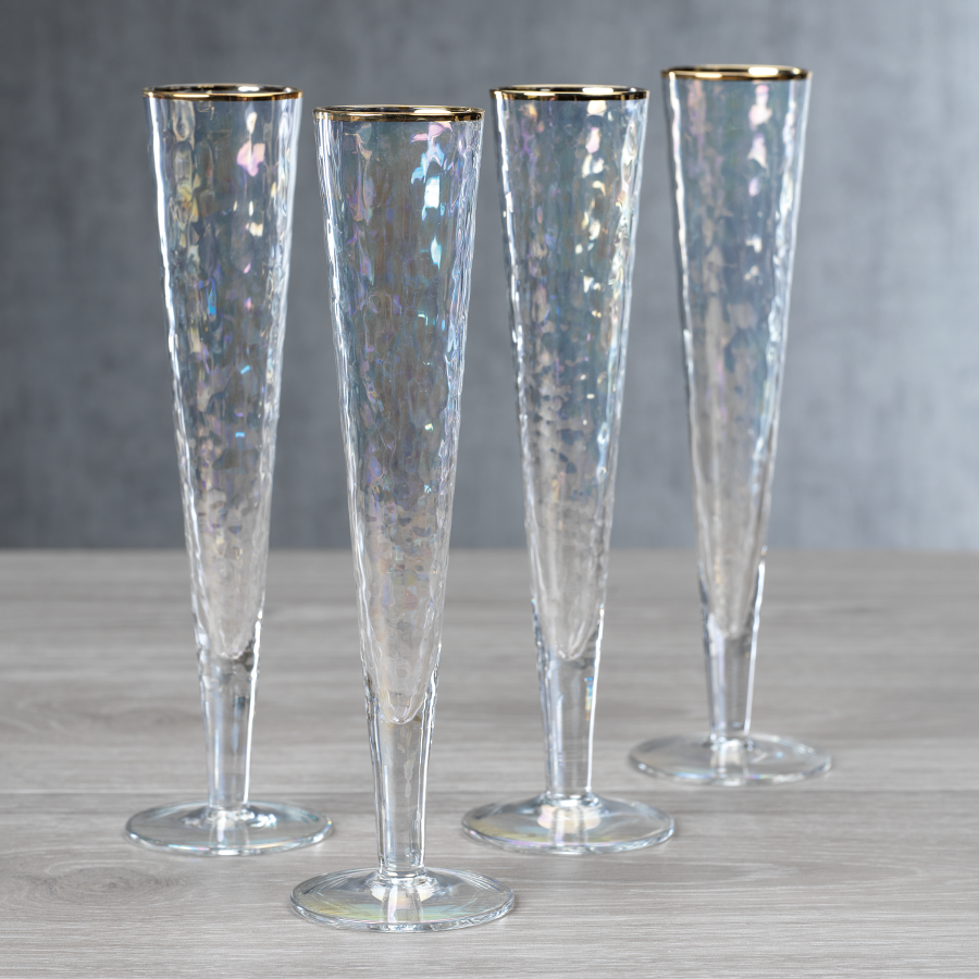 SevenColonial's tweet photo. "Aperitivo Slim, Luster" champagne flutes with gold rim - prepare to #celebrate &amp; check out the iridescent glass! https://t.co/qZvPIqoT7V Set of 4 #friends https://t.co/62iEEMVW0x