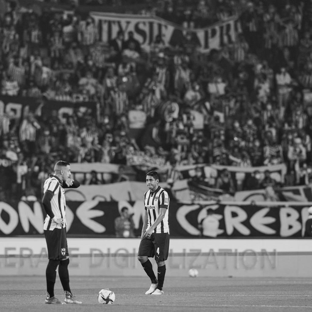 LAADICCIONCFM's tweet photo. Y que nadie le baje la mirada a nadie.

Hay ocasiones en las que al hincha solo le queda mantener la frente en alto.

Nos vemos el próximo partido en el BBVA para despedir al técnico.

¡El Hincha Aguanta!

MTY LADRON DE MI CEREBRO https://t.co/XLxzEzZXdK