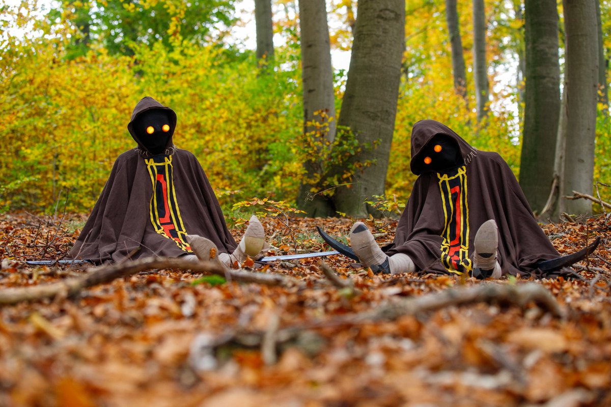 :) Im able to show these now. A fabulous photoshoot with <a href="/armaniwoe/">Armani Woelk</a> of the Garo Robes I made for me and @VirgoTriangulum 
THESE GUYS ARE SO MUCH FUN!!!
They appear in Majoras Mask and they are adorable! The eyes glow and and you can hide the blades in the robe :3

#zelda #cosplay