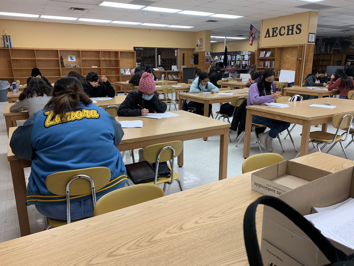 cpruvalcaba's tweet photo. AP SPANISH MOCK TEST 2022 - Day 1 📖 
Cold weather? ❄️ Don't worry 😉 We got Chocolate Abuelita 👵🏻 
OUR AP KIDS ARE AMAZING! 
#ruvalcabasclass #itsaNAPthing #apspanish #chocolateabuelita https://t.co/N8qFgj7fTJ