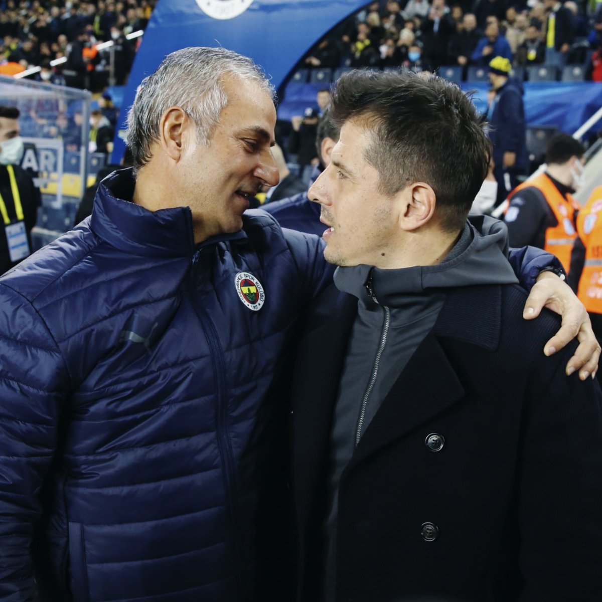 Futbol3Extra's tweet photo. 🫂 İsmail Kartal'dan Emre Belözoğlu'na sıcak karşılama! 📸

#Fenerbahçe #Başakşehir #İsmailKartal #EmreBelözoğlu https://t.co/ykxpuELTHn