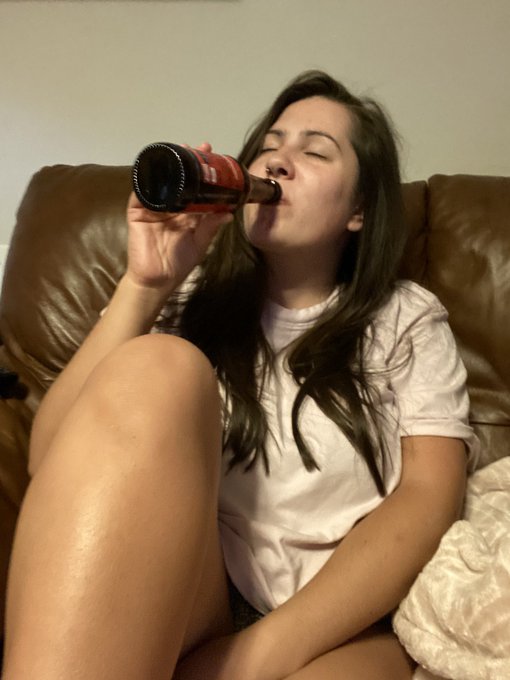 RT if you&rsquo;d have a beer with me 🍻 https://t.co/aegtUttUDD