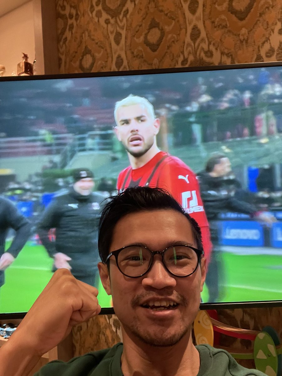 OnlyMetMilan tweet media