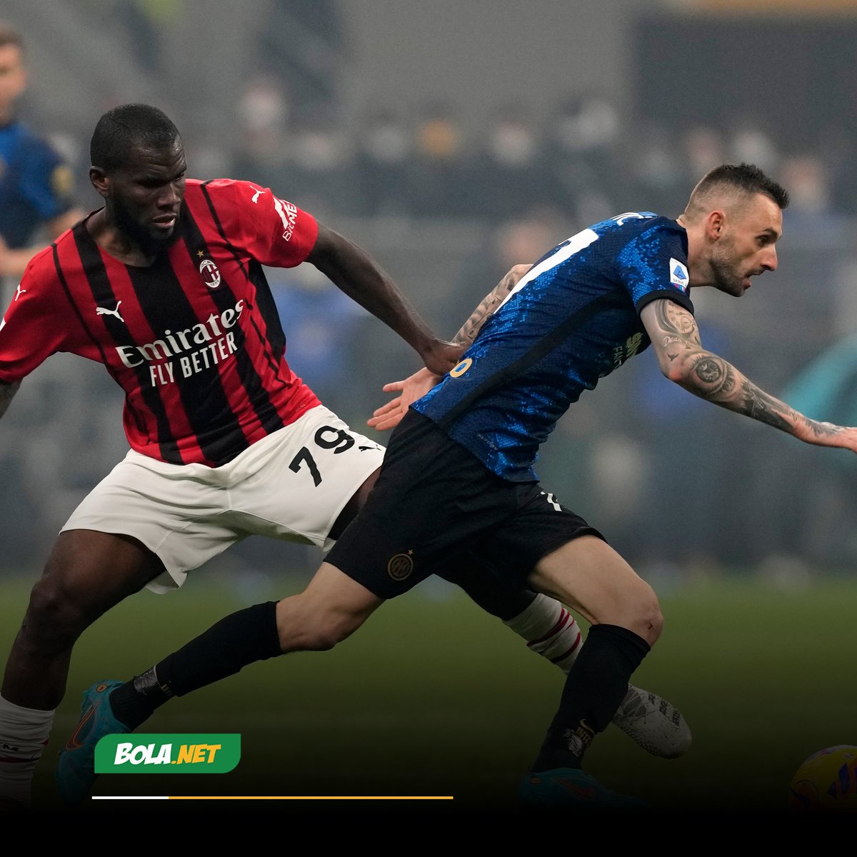 Bolanet's tweet photo. #LiveBolanet FT: Inter Milan 1-2 AC Milan (39' Perisic ; 75'78' Giroud) | Possessions: 45%-55% | Shots: 11-10 | Tackles: 16-15

Epic Comeback, Giroud Bawa Il Diavolo Libas Inter Milan https://t.co/ipu0hnBqWN