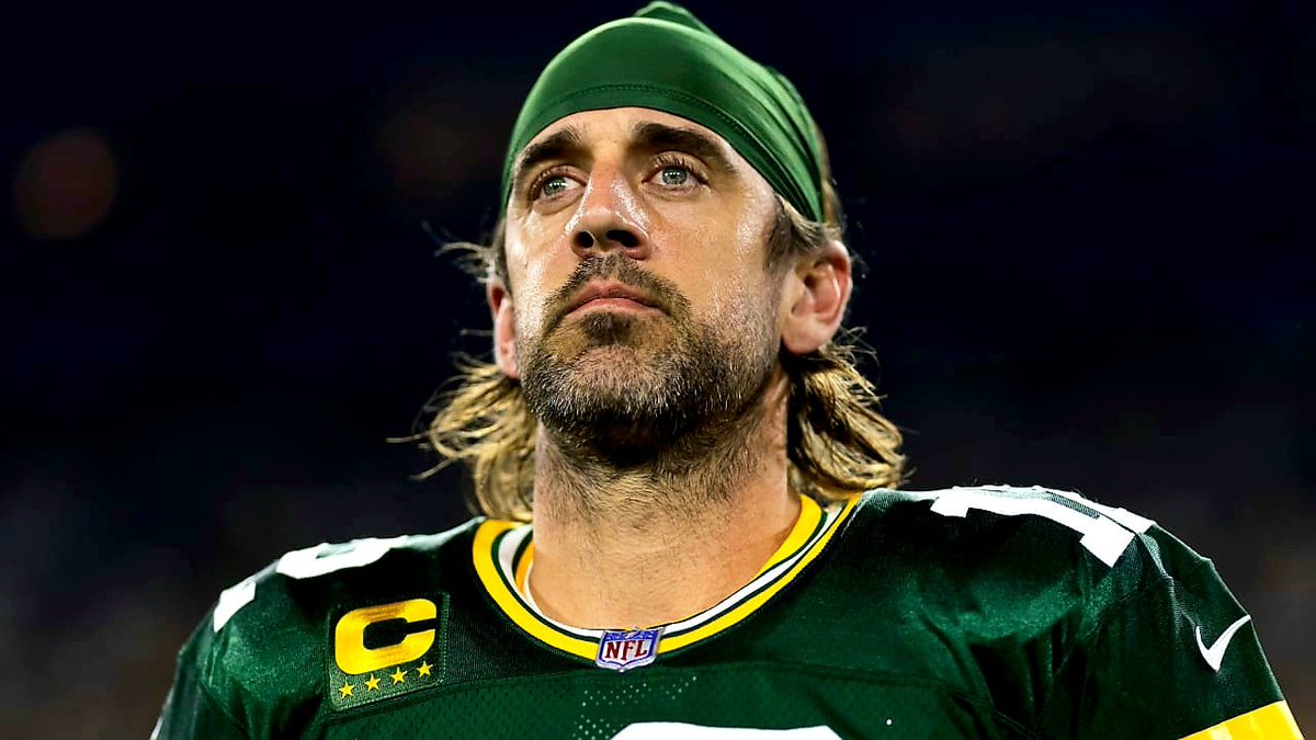 BookOfEli_NFL's tweet photo. Aaron Rodgers finished the season with 37 TD passes and only 4 INTs.

This was his 3rd season of at least 35 passing TDs and 5 or fewer INTs. 

Every other QB in NFL history has combined for just 1. https://t.co/QXxwmo9i6j