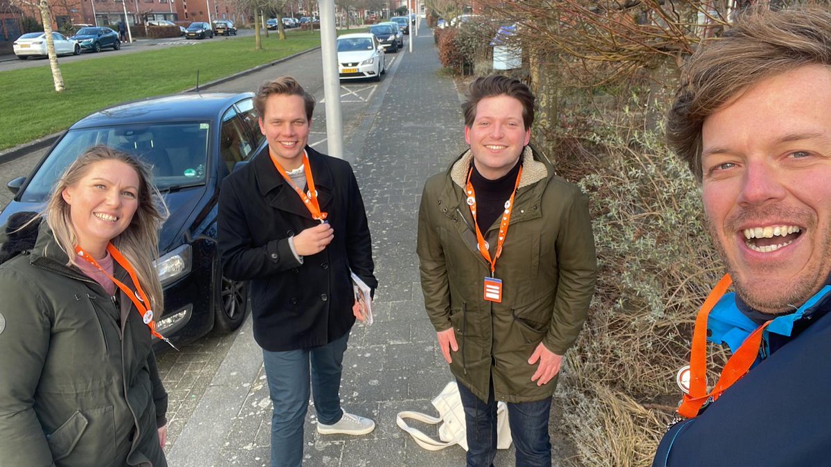 VVDZwolle's tweet photo. Wat een fantastische dag vandaag in Stadshagen! We zijn langs de deuren geweest en hebben veel mooie en goede gesprekken gevoerd. 💪 #zwolle #milligen #breecamp #blijftgoedwordtbeter #vvd https://t.co/XchlzfD2v1