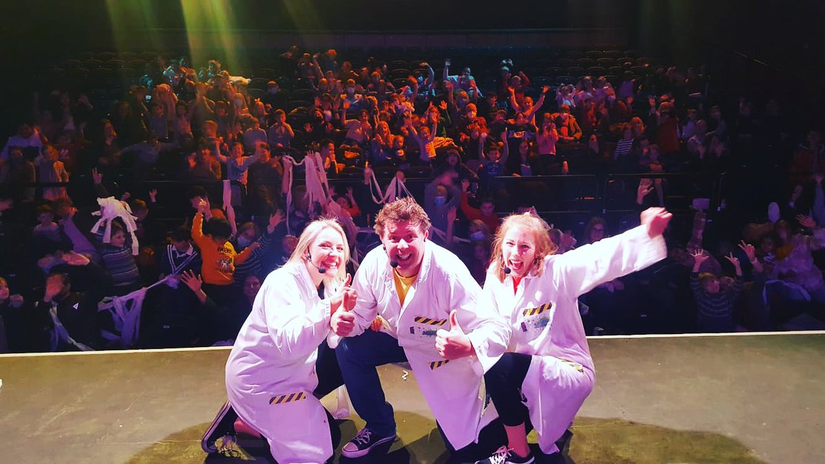 Selfie time Redhill …. Squeeze in!   #exciting #science #live #theatre #tour #uk #interactive #presenters #Bedfordshire #boys #girls #grownups #all #fun #experience #best #no1 #different #day #family #party #mustsee